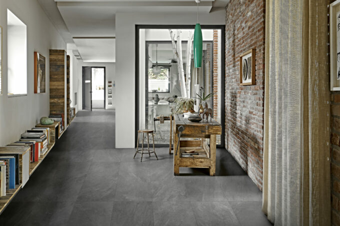 Living Marmorera black