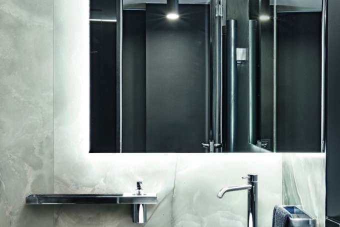 Living Calanca silver onyx